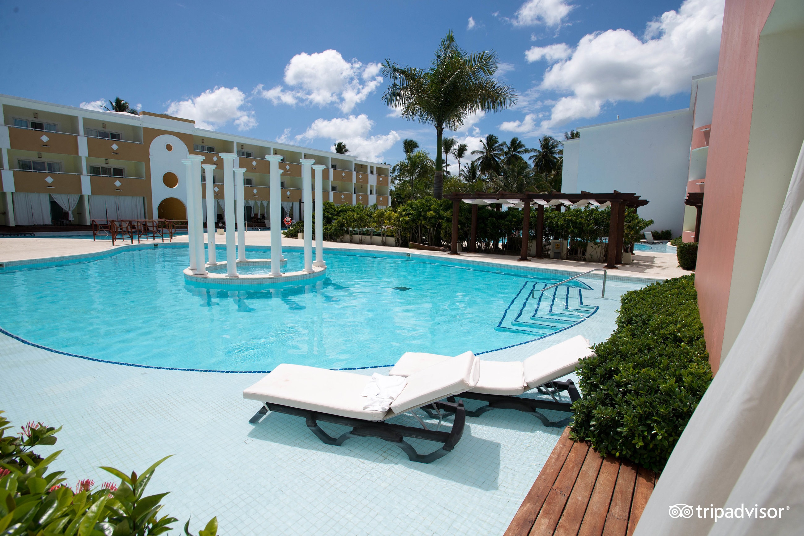 The Romance Suite Swim-Up at TRS Turquesa Hotel