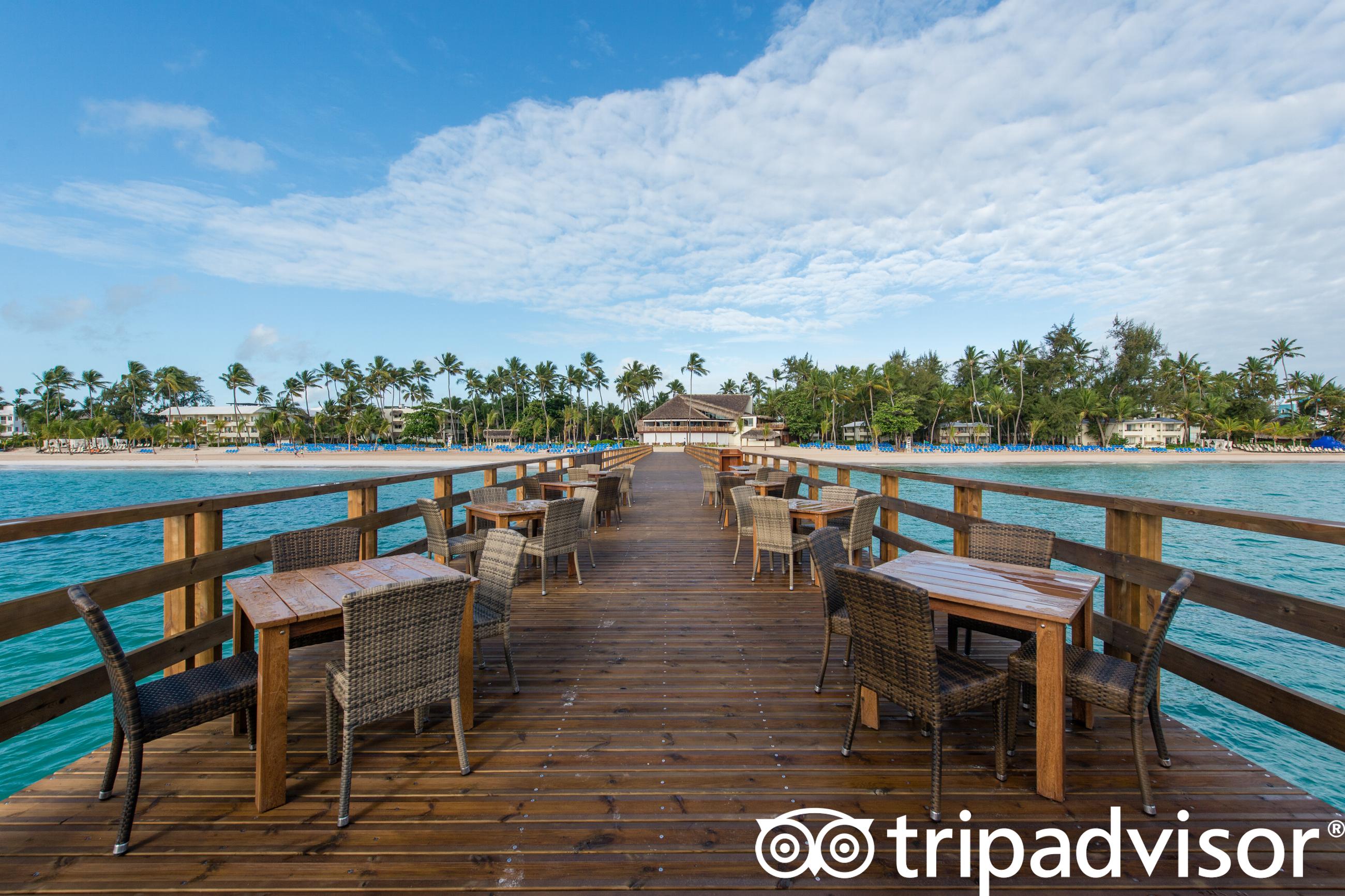 Romantic Dinner on Pier at the Impressive Premium Resorts & Spa