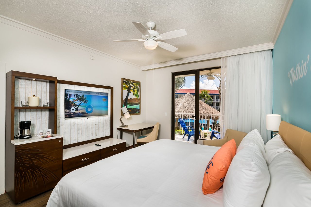 Our Pool View Room is outstanding.
Nuestra Habitación con Vista a la Piscina es excepcional.
