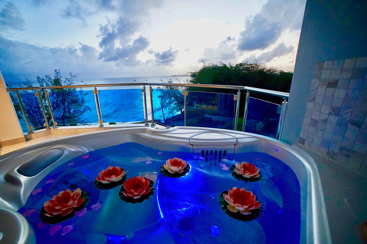 Spa Pool - Honeymoon Suite 