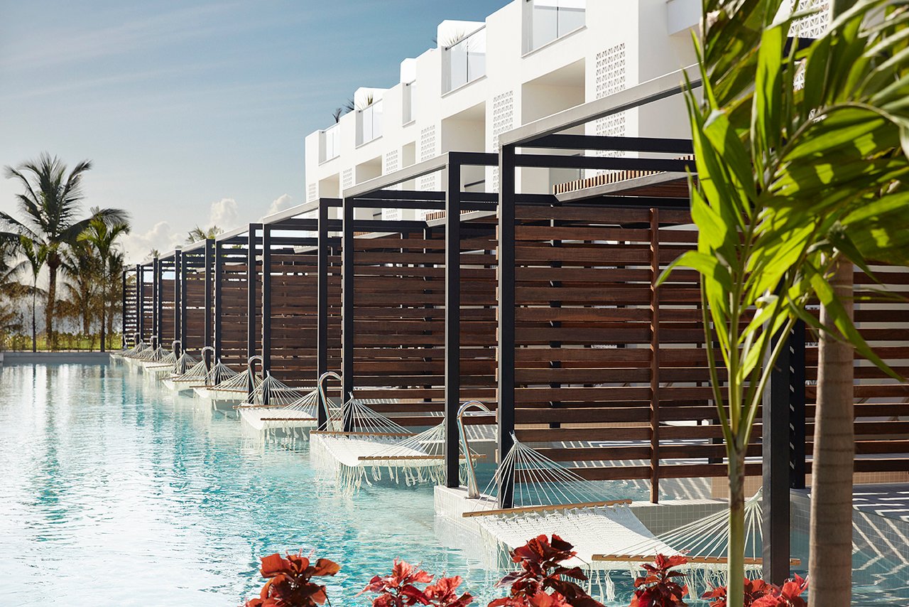 Swim-Up Suites