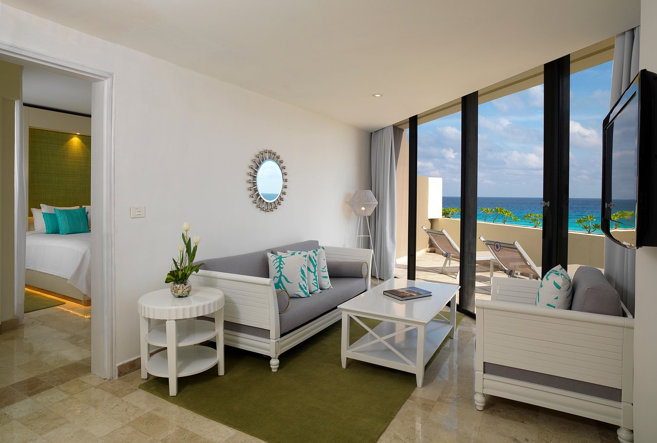Royal Service One Bedroom Suite Ocean View