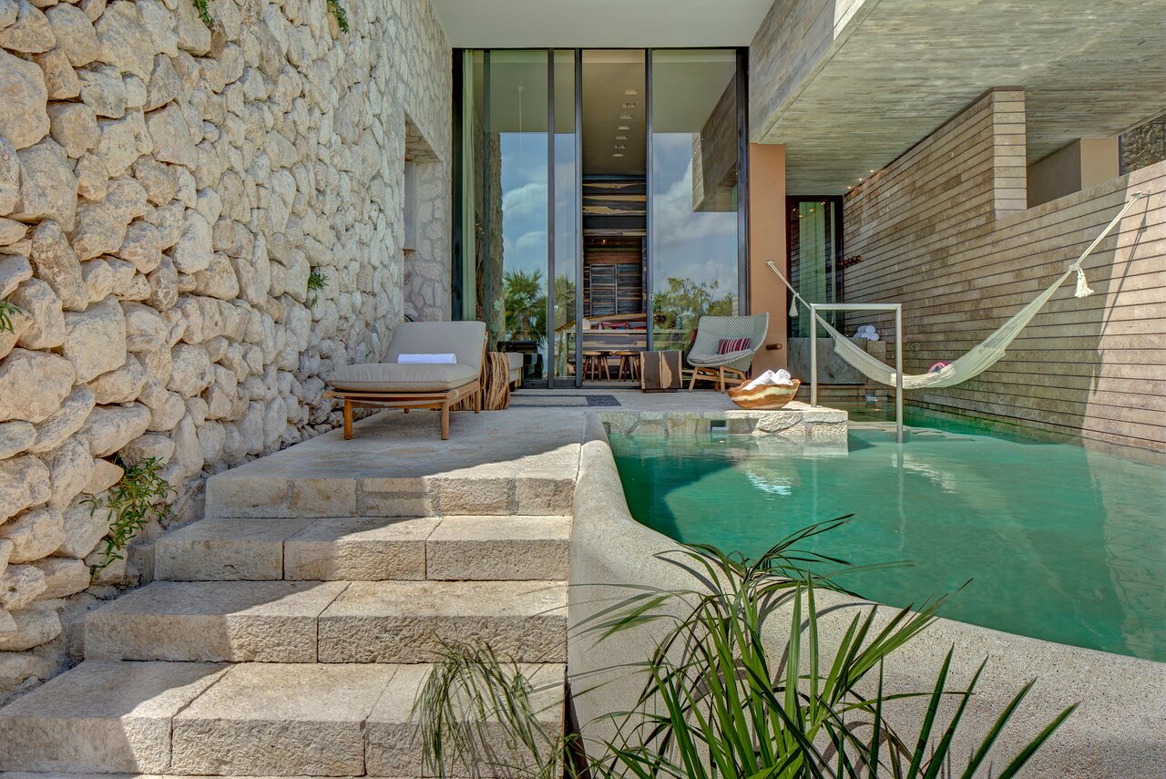 Piscina privada en cada habitación.