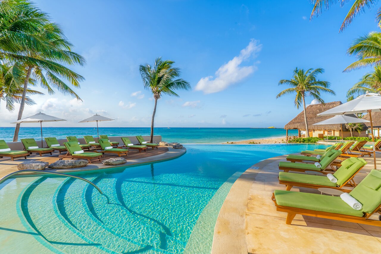 Las Olas Pool