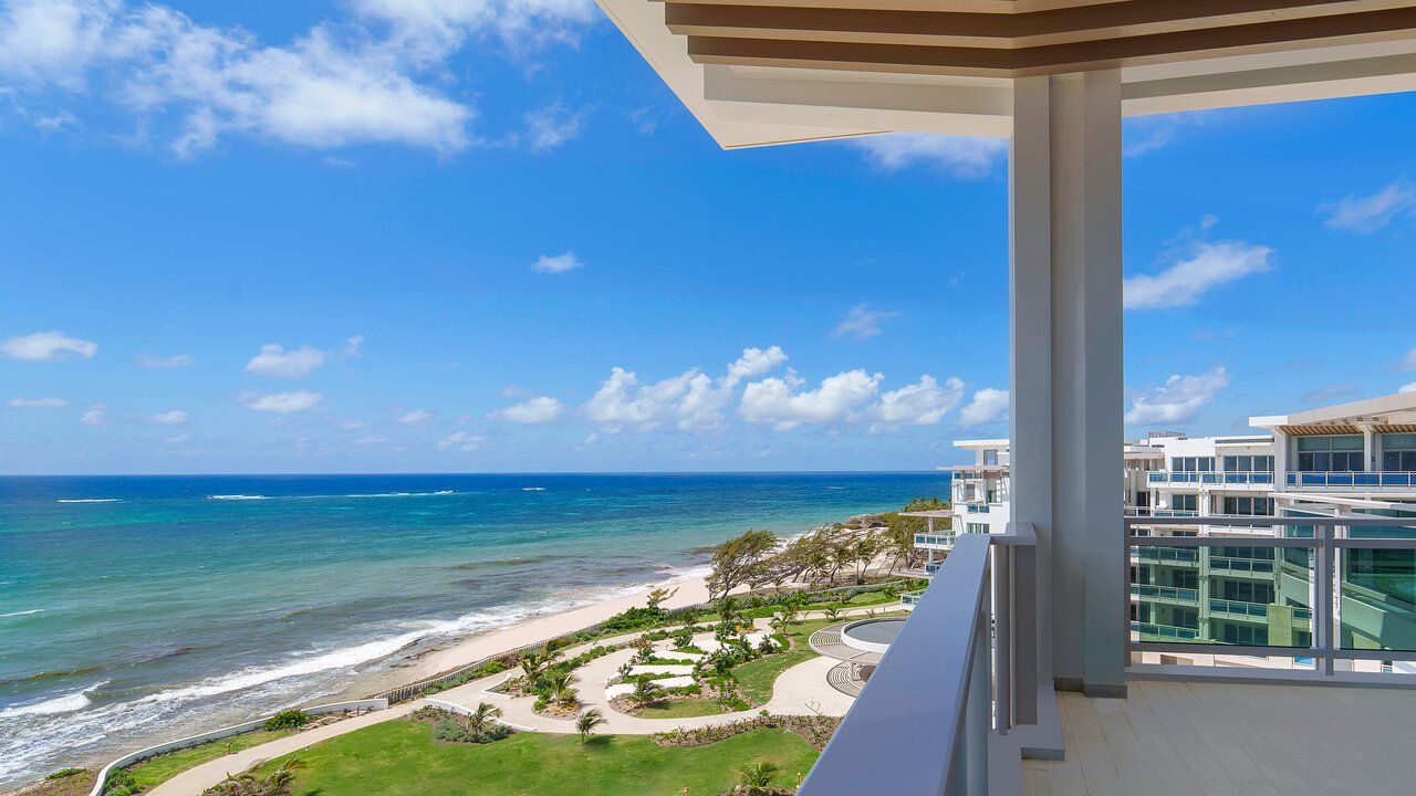 Savor uninterrupted Caribbean views from your oversized balcony that effortlessly blends indoor/outdoor living, stretch out in the comfortable sitting area while using free high-speed WiFi, or take advantage of the flat-screen HDTV with streaming capability. 