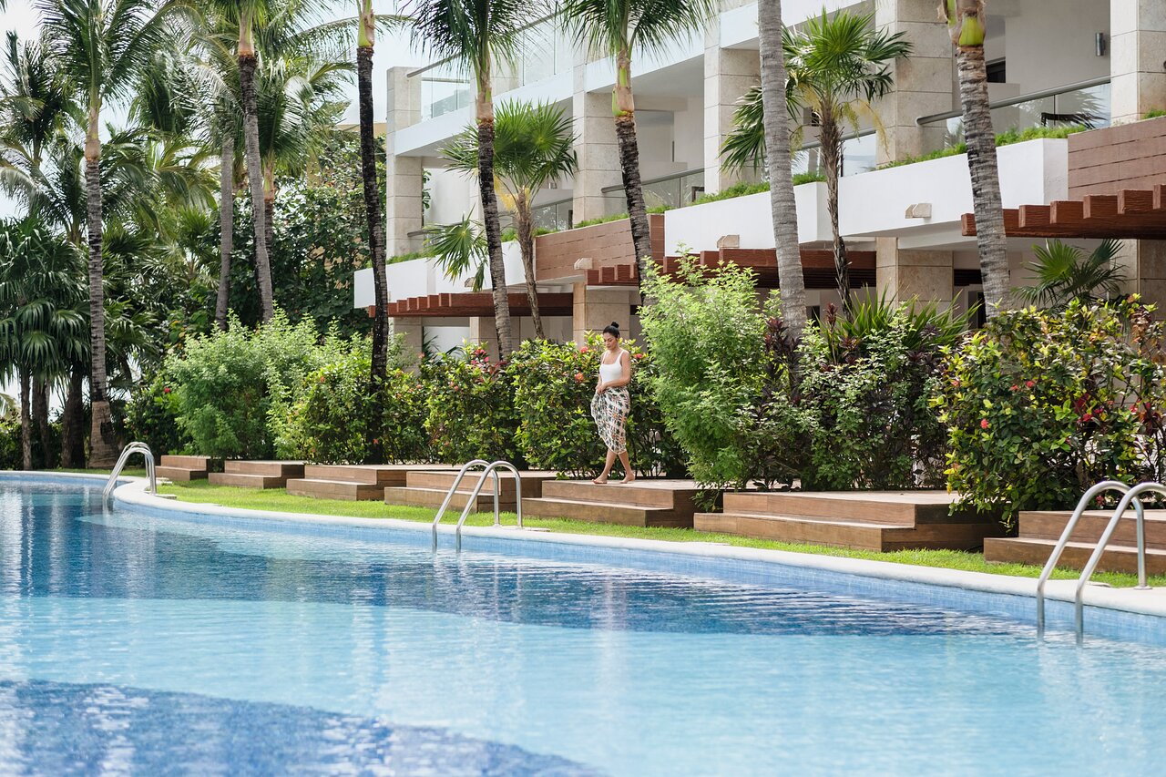 Excellence Playa Mujeres swim-up suites