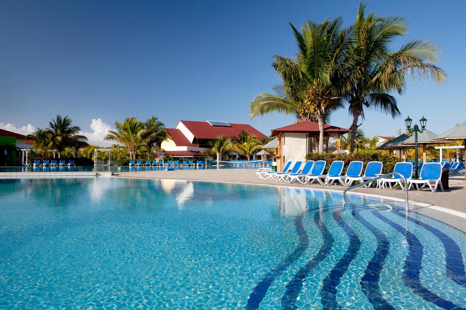 Memories Caribe Pool