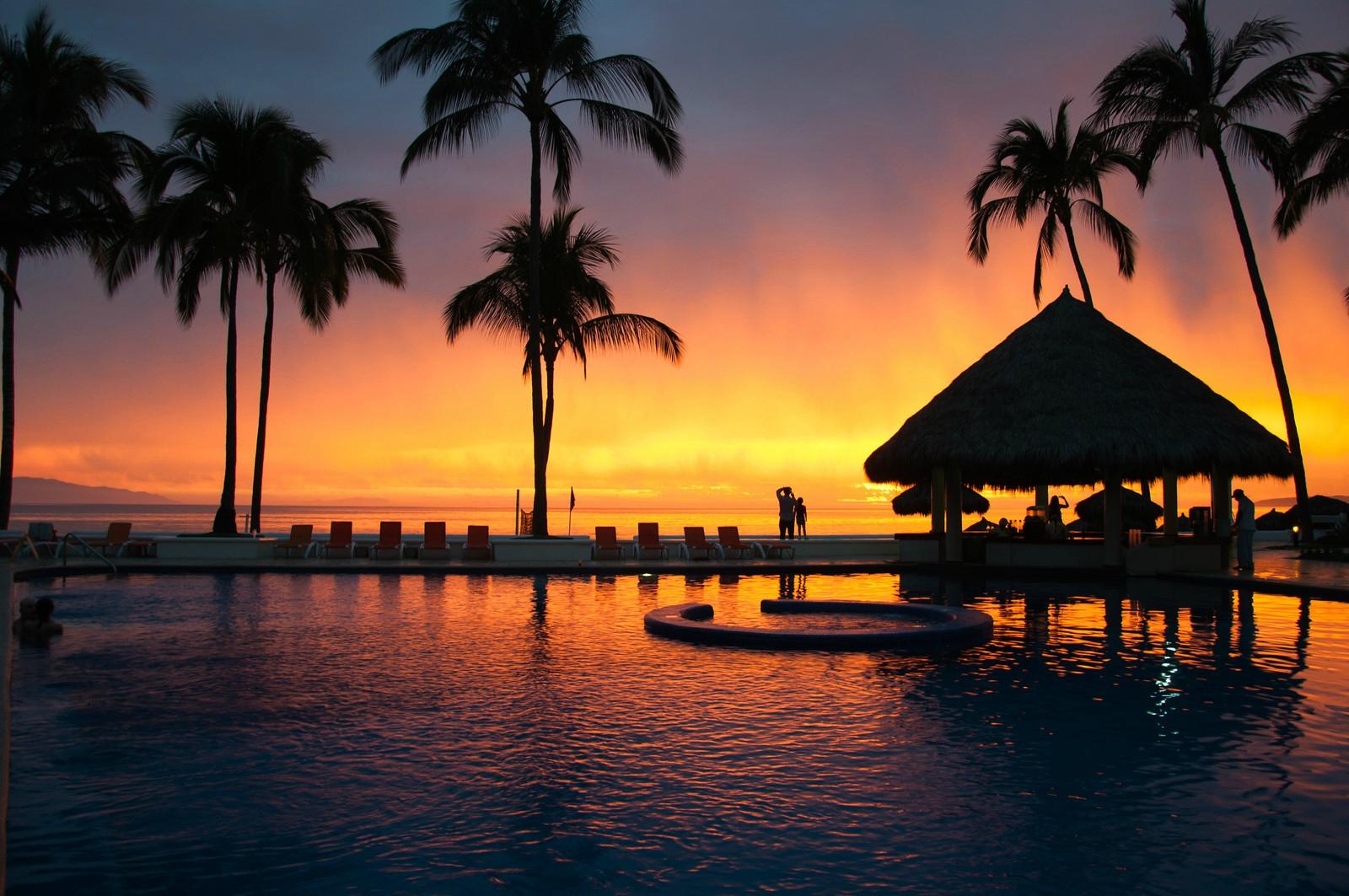 Un bello atardecer desde Marival Resort & Suites en Nuevo Vallarta, Riviera Nayarit.