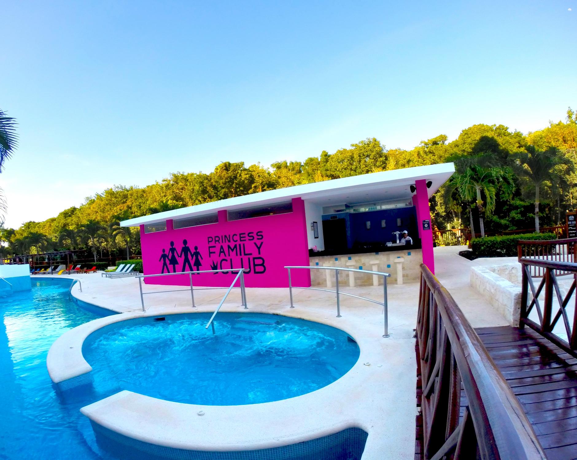 Family Club Bar