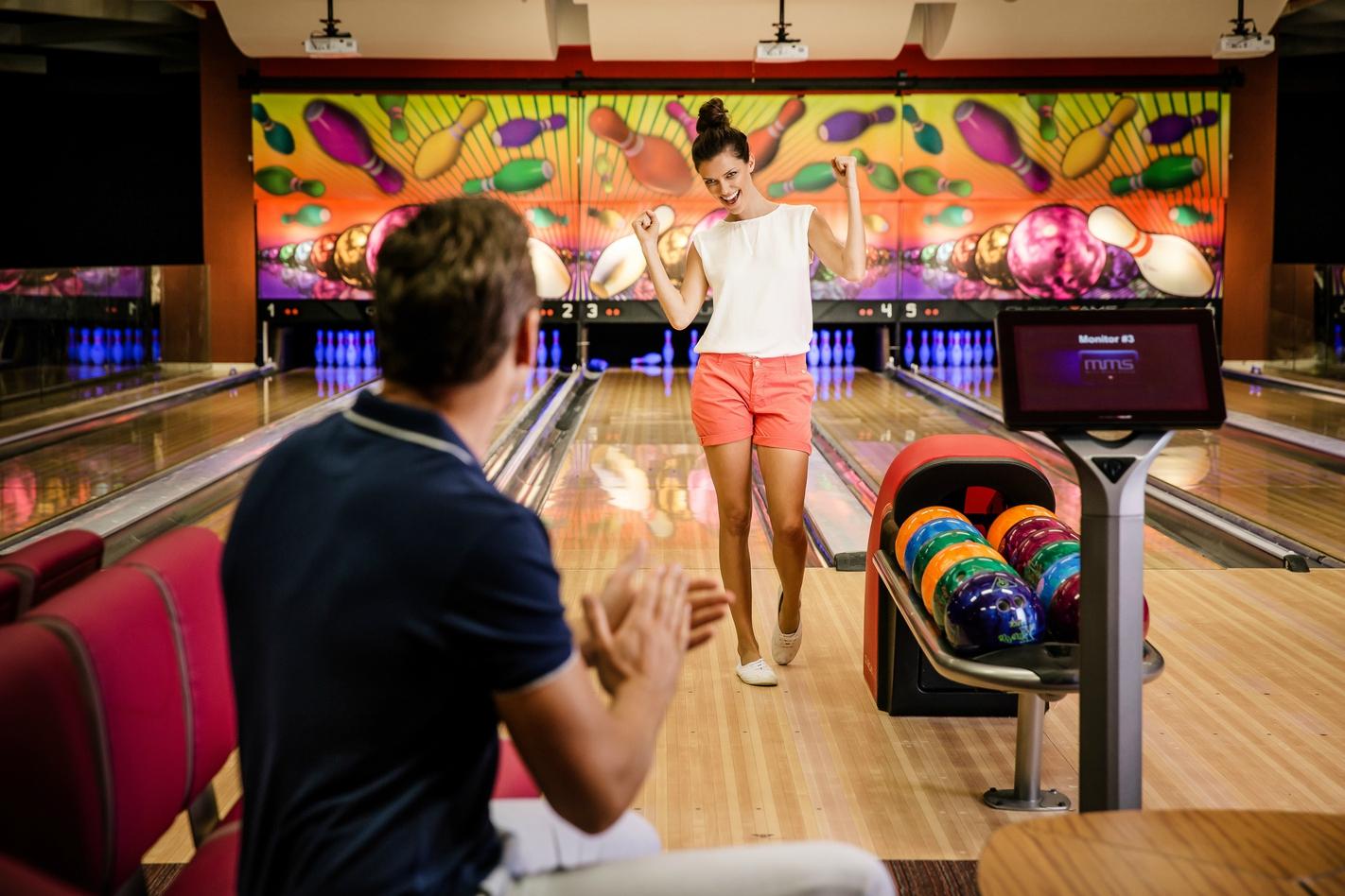Strikers - Sports bar & Bowling center