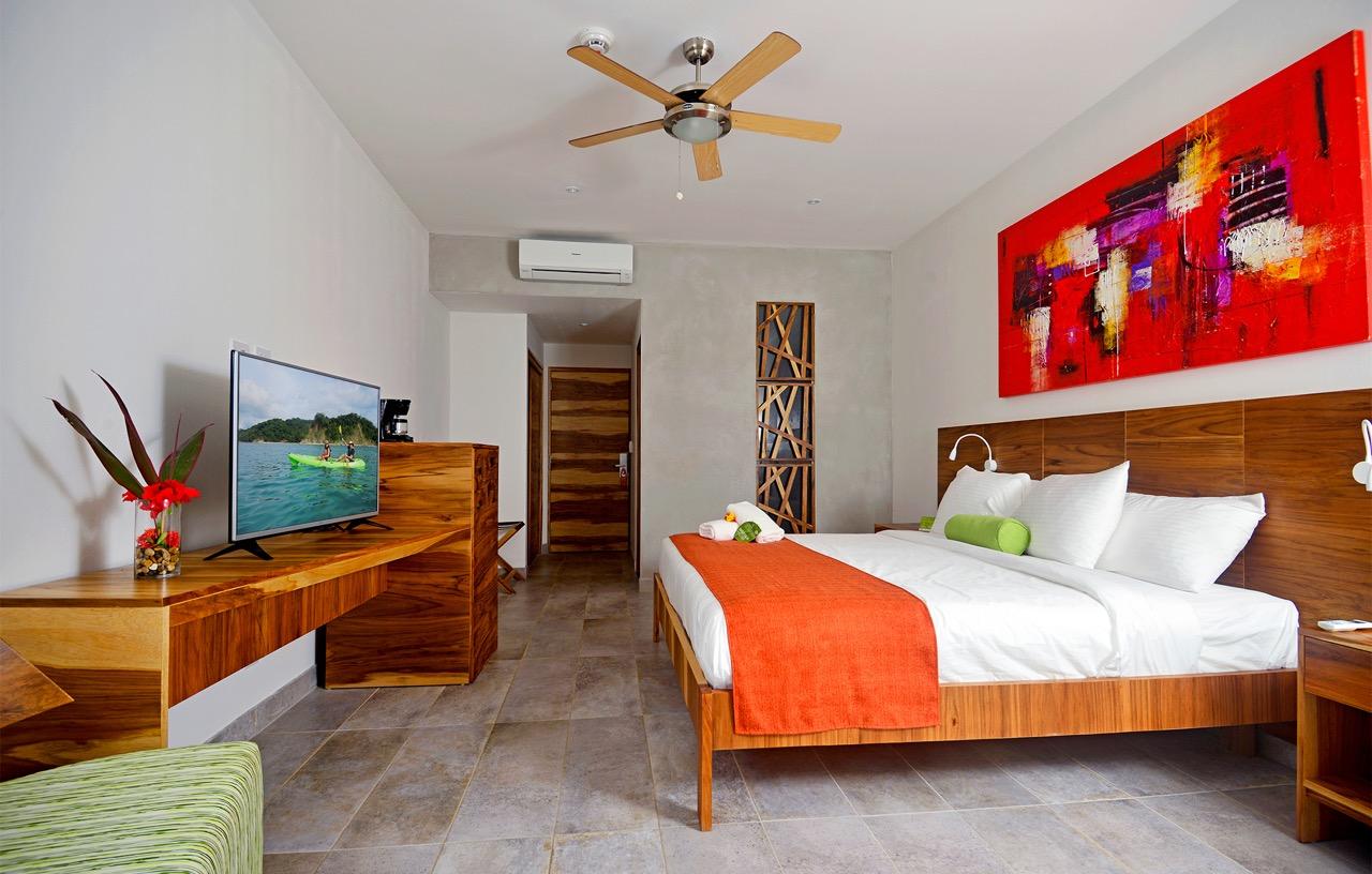 DELUXE ROOM KING BED