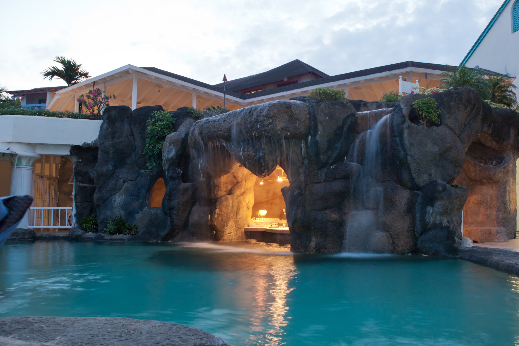 Cave Bar & Pool