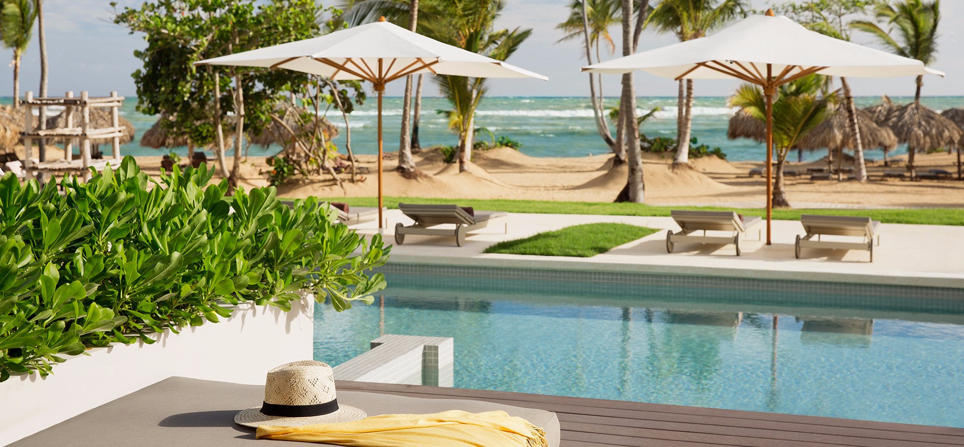Excellence Club Beachfront Honeymoon Swim Up Suite