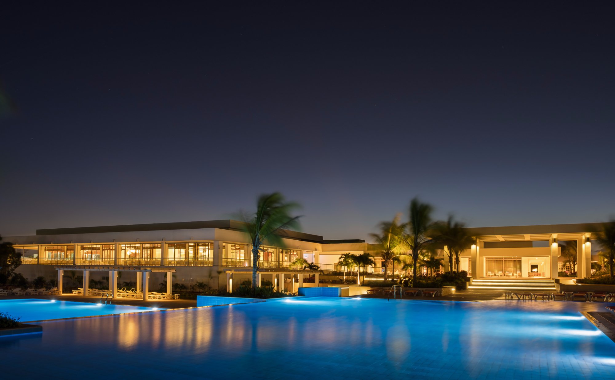 Pool area and Main Buiding featuring Buffet Restaurant, 2 Specialized Restaurants and Lobby