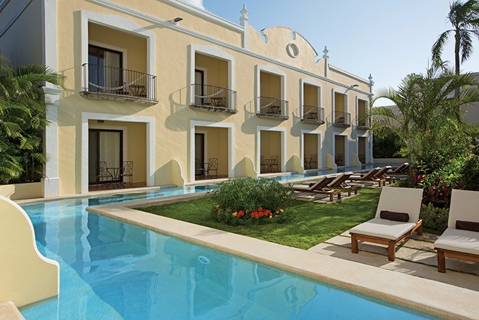 Panoramic view of the Swimout rooms and suites