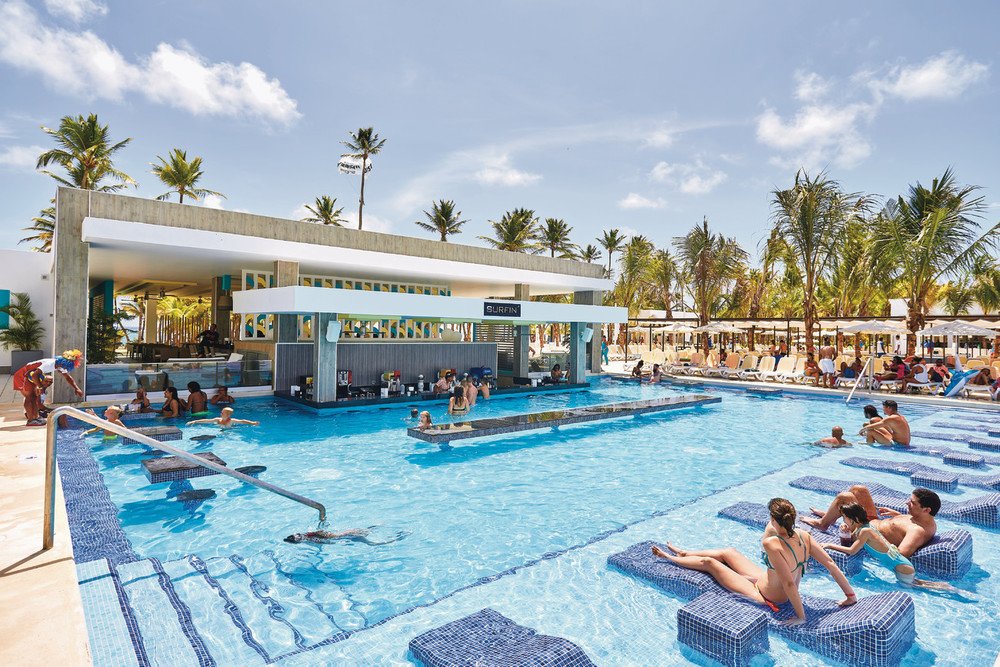 Swim-up bar