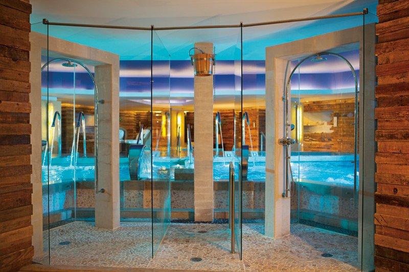 Two Swiss-Scottish showers at the Secrets Spa by Pevonia.