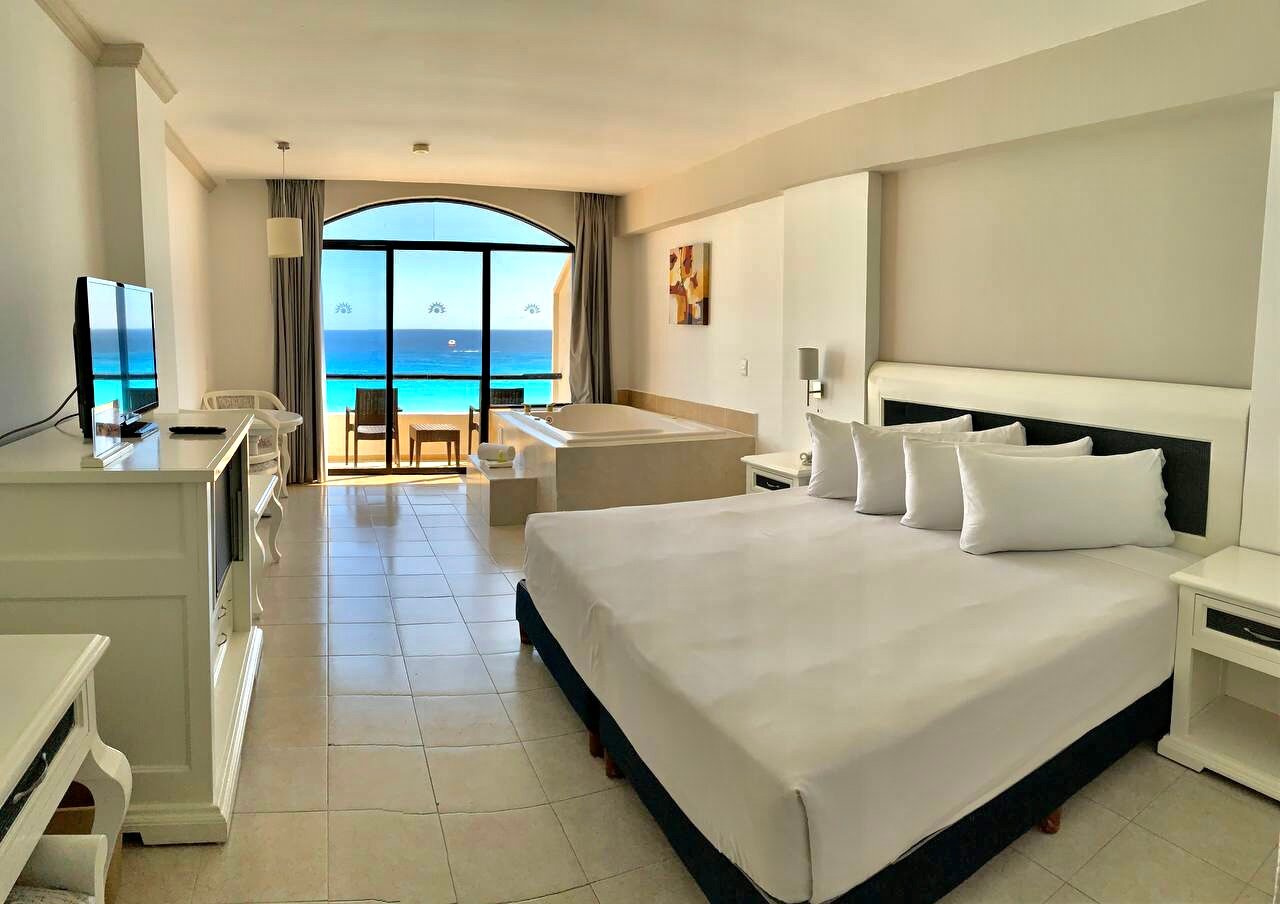 Club Room Ocean View :  furnished balcony, Flat screens, hair dryer, security box, telephone, alarm clock radio, ironing set, air conditioning, in room double Jacuzzi.
Special Amenities: 
•	Fruit plate & bottle of sparkling wine
•	1 One private in suite special dinner
•	Bathrobes for use during stay
•	Slippers for use during stay
•	Coffee Maker 
