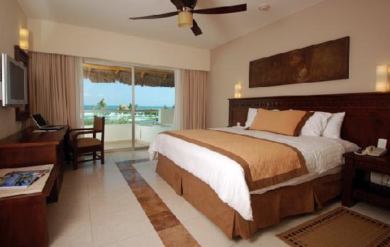 BlueBay Grand Esmeralda