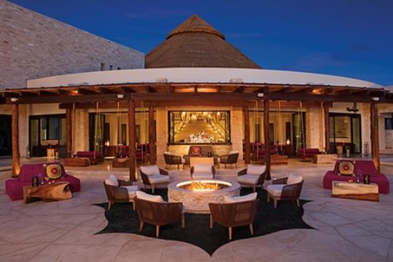 Rendezvous lobby bar