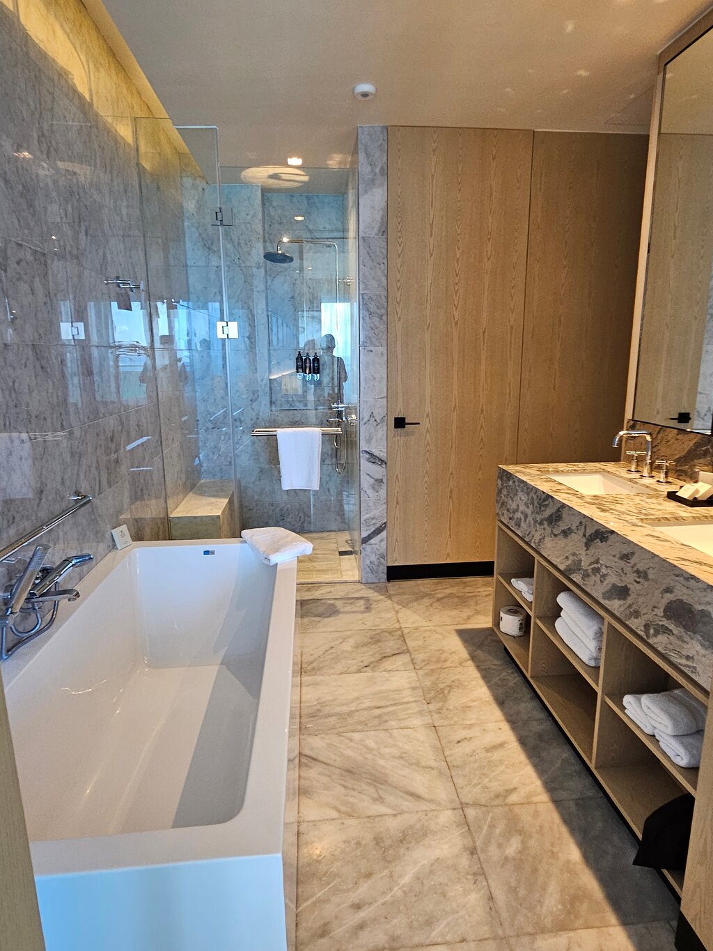 Guestroom bathroom