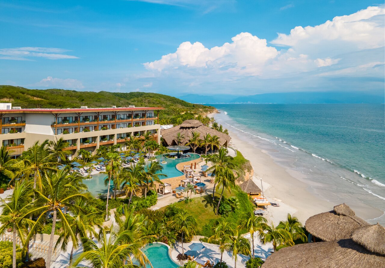 Fall in love with Armony Luxury Resort & Spa, our splendid adults-only, all-inclusive resort. 