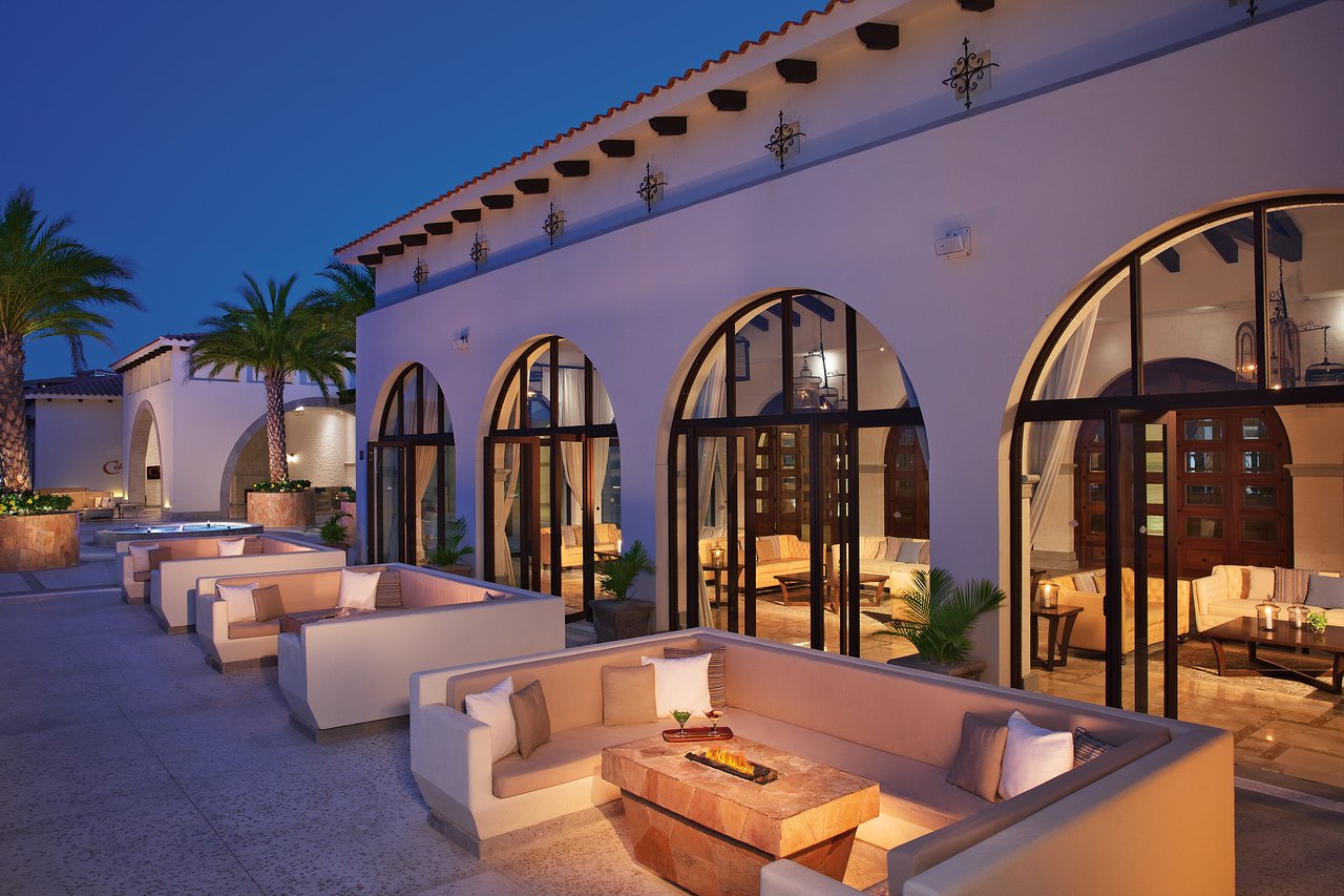 Rendezvous bar terrace