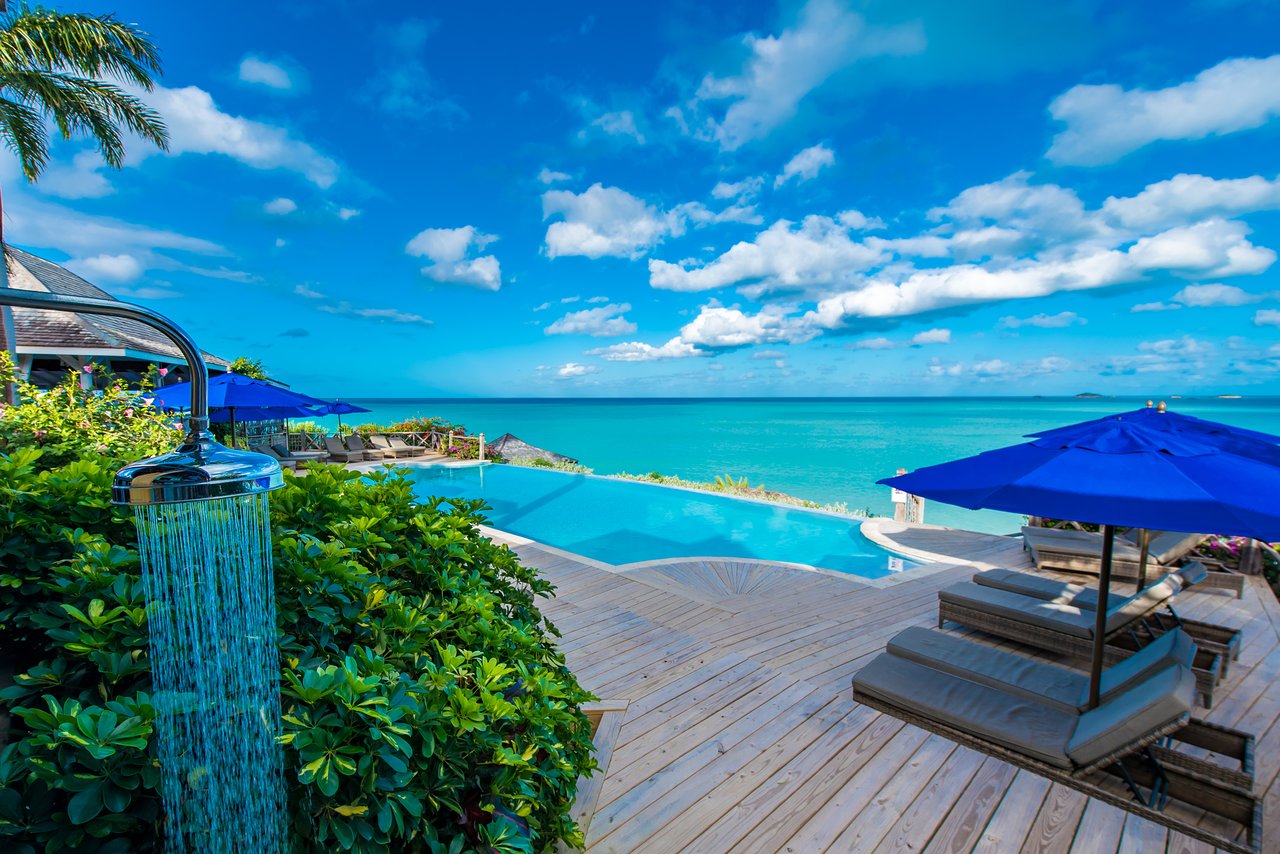 Cocobay Main Infinity Pool