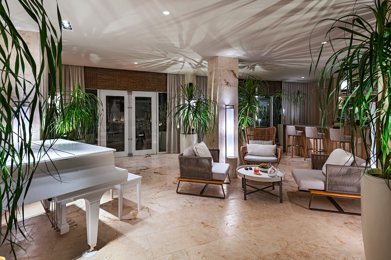Piano Bar