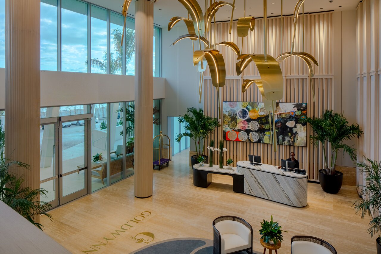 Lobby/ Front desk