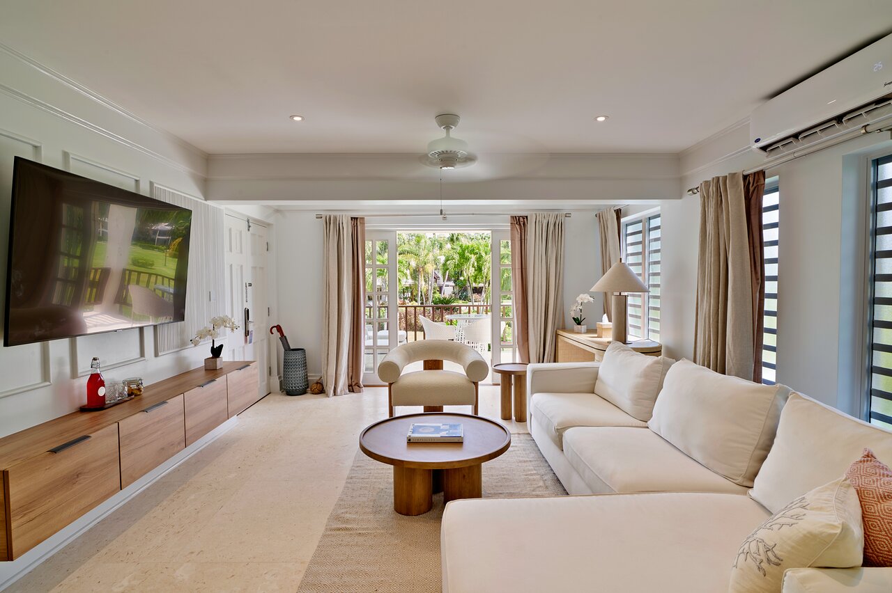 Superior Deluxe Suite Living Room