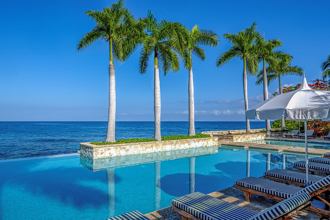 Round Hill infinity pool