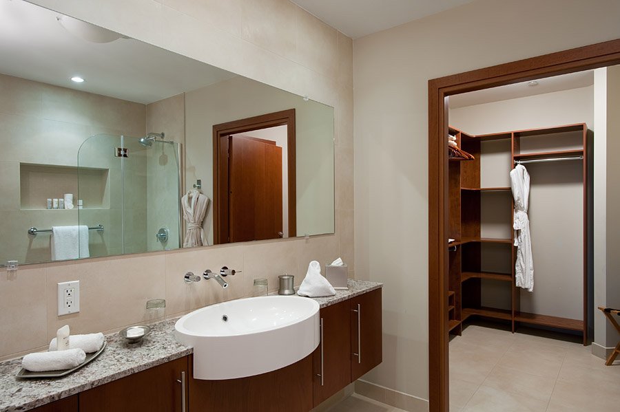 3-bedroom master bathroom