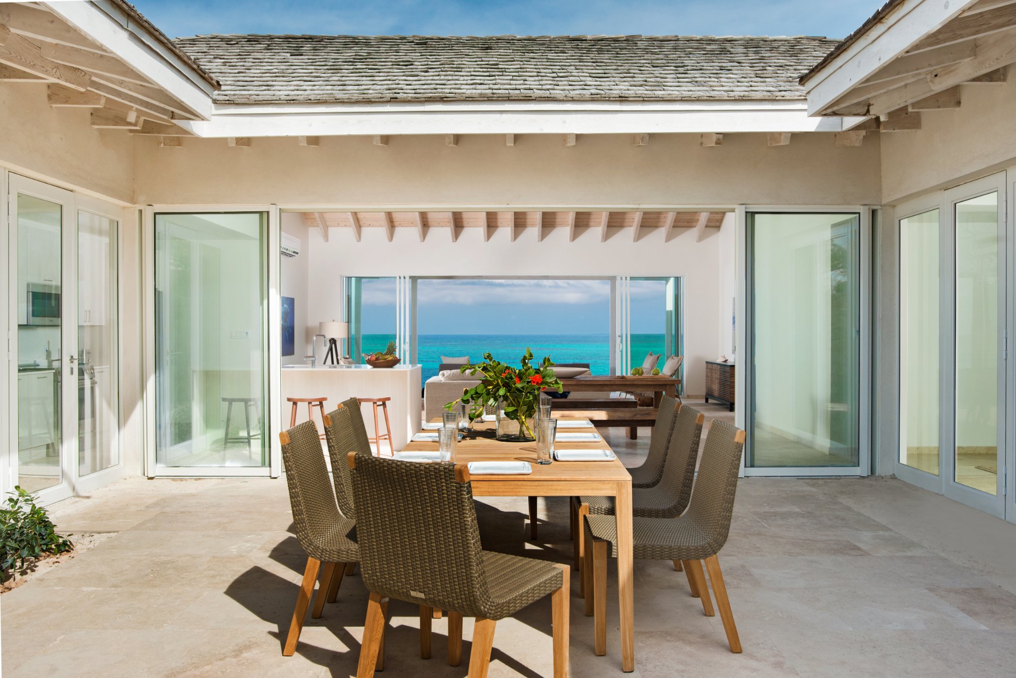 Beachfront Villa - Garden dining