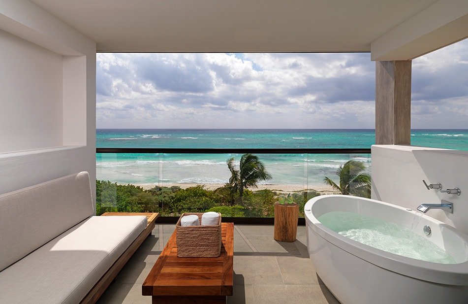 Alcoba oceanfront King Bed view