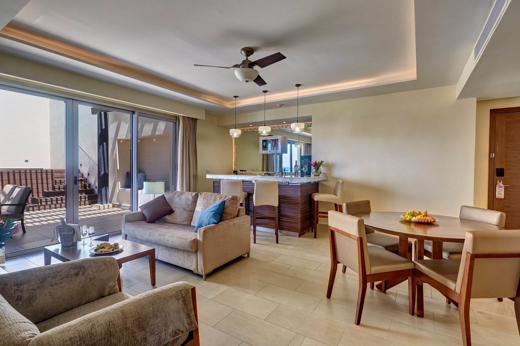 Luxury Penthouse One Bedroom Suite Ocean-View Terrace Jacuzzi